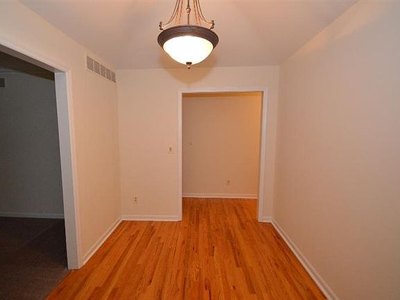 4th image of 217 Farmbrook Cir