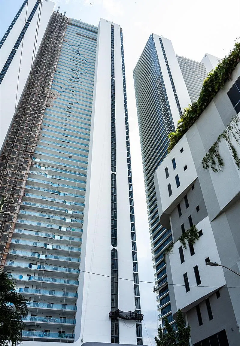 Aria Reserve South Condo — Photo 2