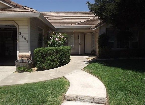 3rd image of 2281 Drummond Dr