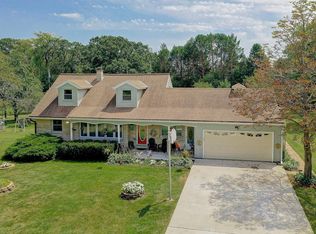 N57W15401 El Camino Dr, Menomonee Falls, WI 53051