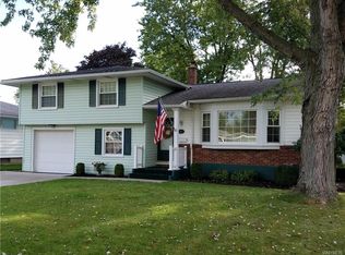 5 Eisenhower Dr, Lockport, NY 14094