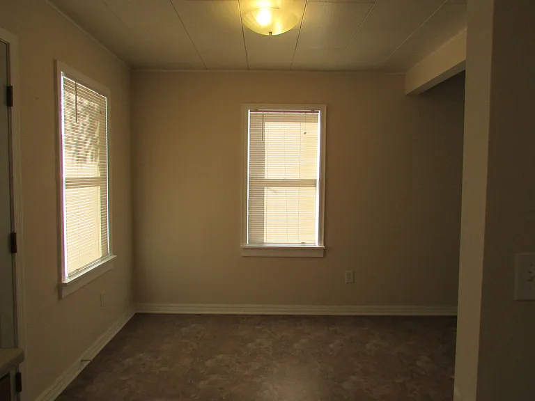 1103 S Platinum Ave — Photo 3