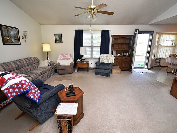 3rd image of 1622 Broadmoor Ct