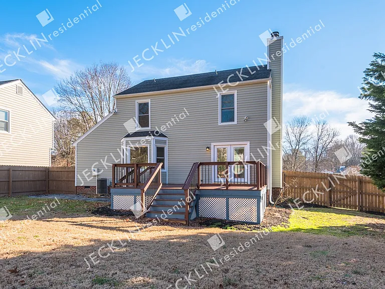 9020 Castle Point Dr — Photo 21