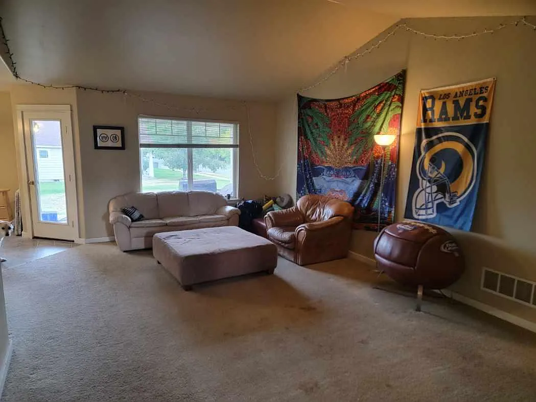 3 bed, 1324 sqft, $900 — Photo 2
