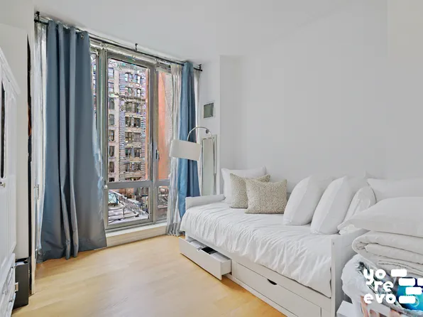 4 West 21st Street image 7 of 8