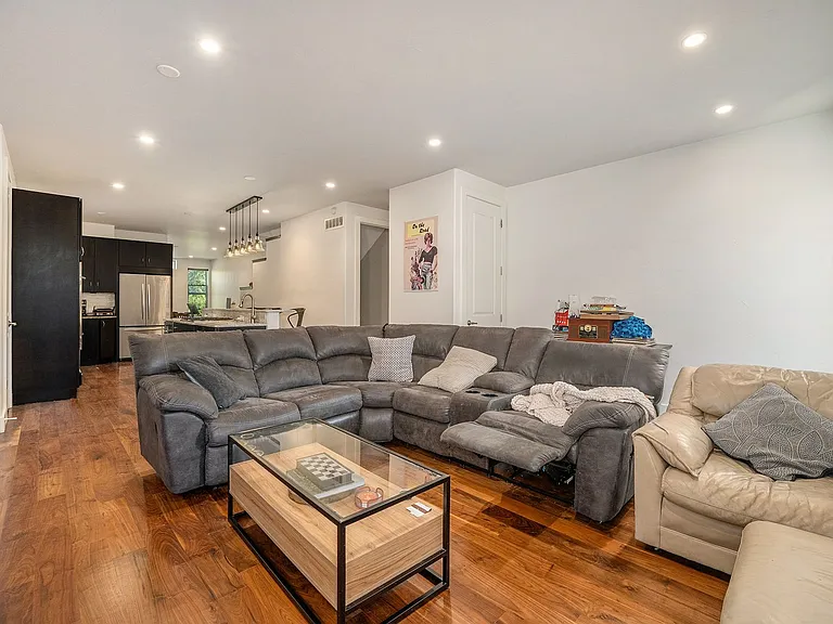 3315 W Hayward Pl — Photo 4