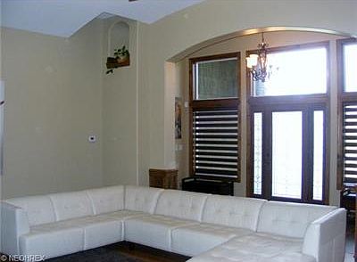 4th image of 3223 Meadow Ln