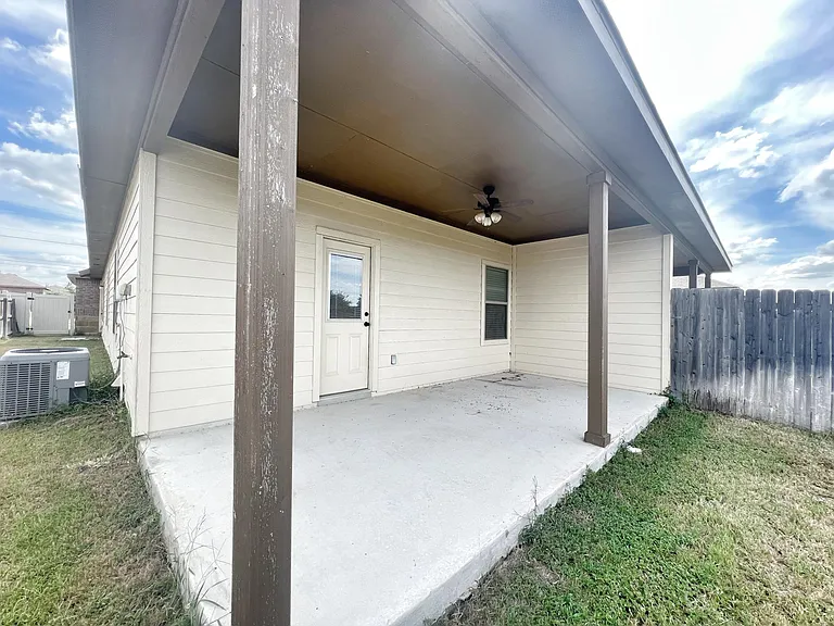 2611 Pahmeyer Rd — Photo 23