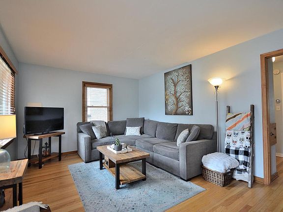 4th image of 202 E Norwich STREET