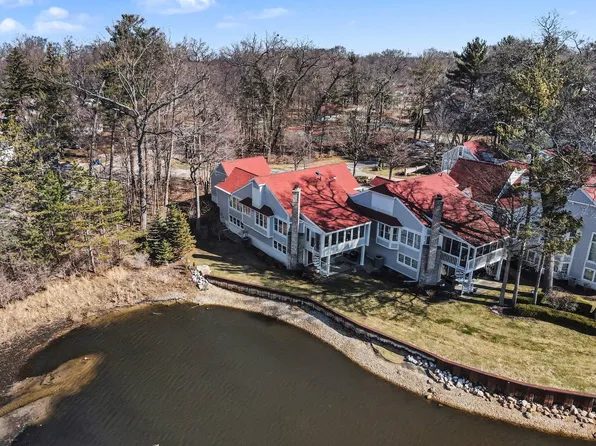 16840 Landing Dr, Spring Lake, MI 49456
