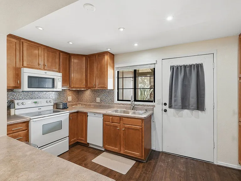478 S Paseo Madera #B — Photo 12