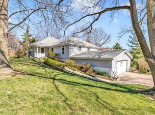 7727 NW Schott Dr, Parkville, MO 64152