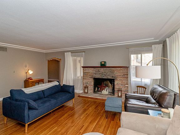 2nd image of 4630 N Del Mar Ave