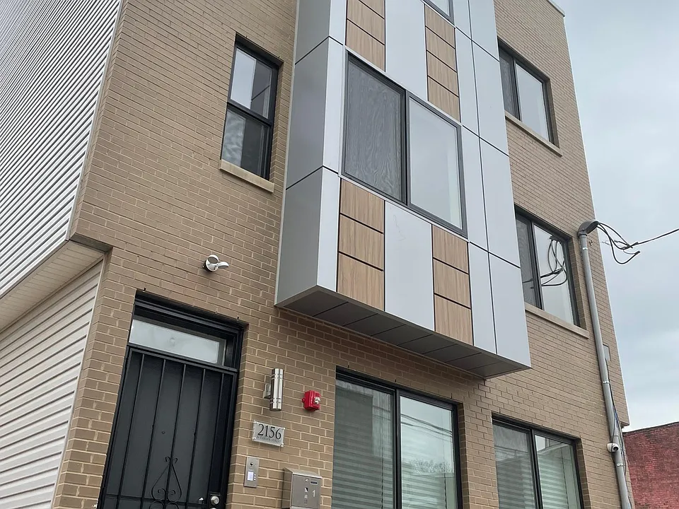 2156 N Darien St #3