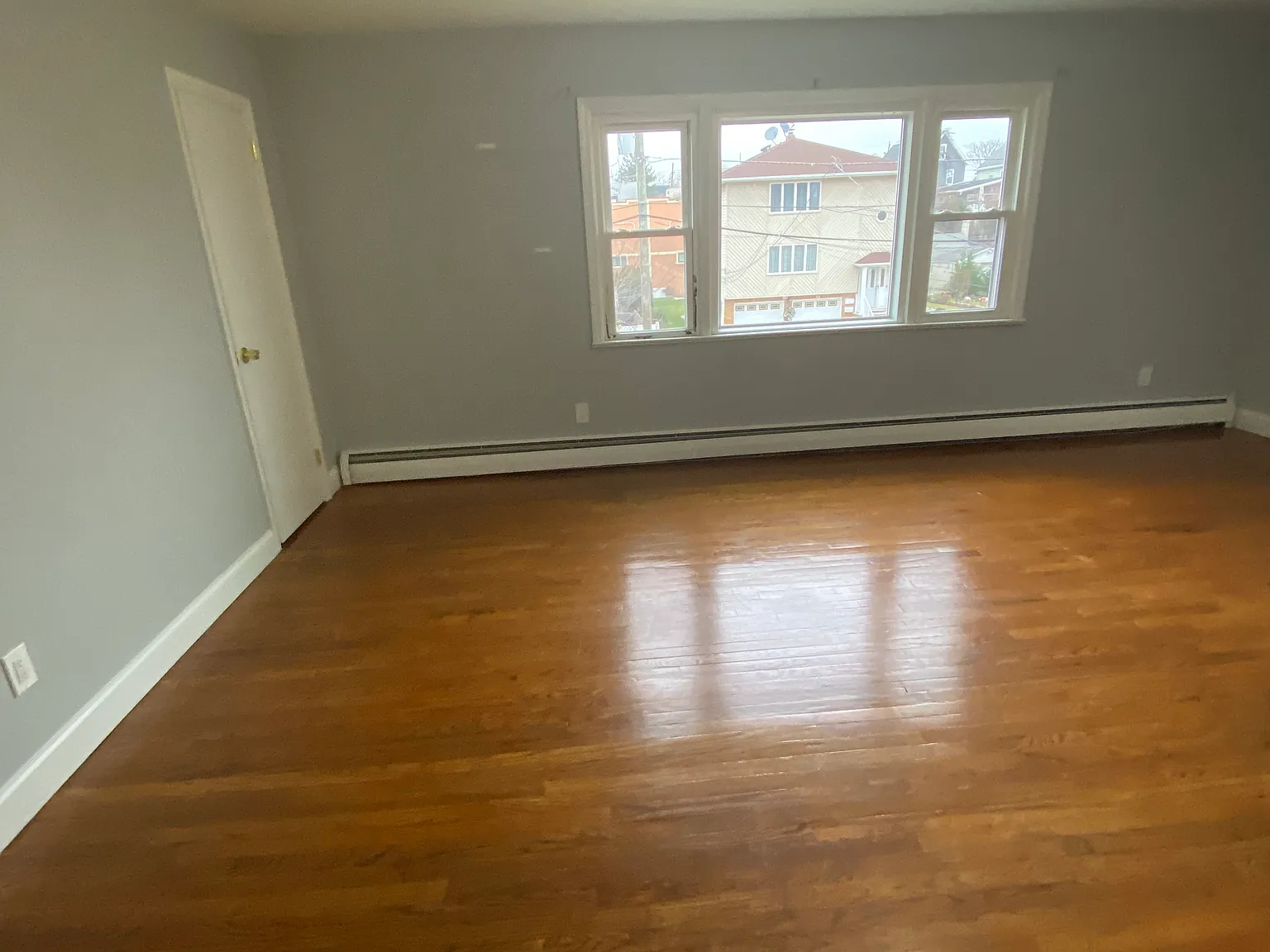 3 bed, 1050 sqft, $2,800 — Photo 3