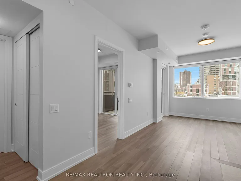 664 Spadina Ave #205 — Photo 32