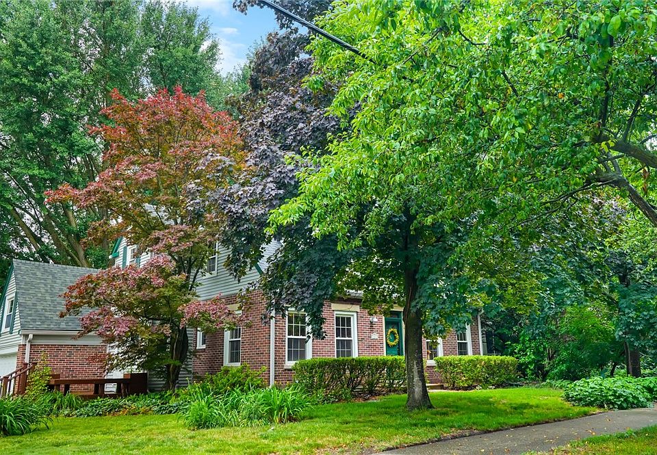 1st image of 1009 W Green St