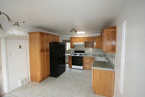 2nd image of 755 Niantic Ave