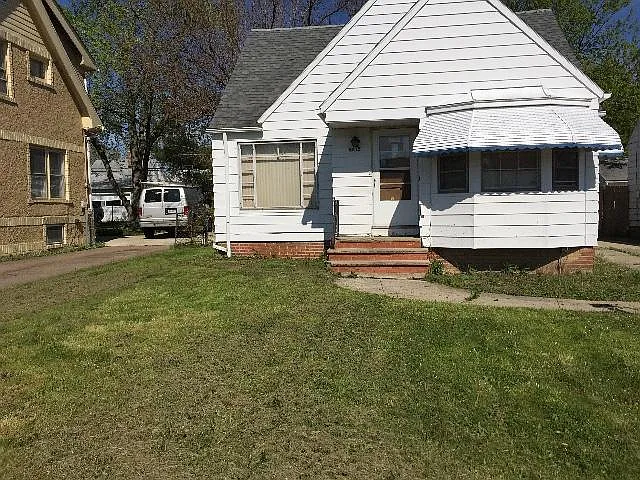 5215 Thomas St photo 1