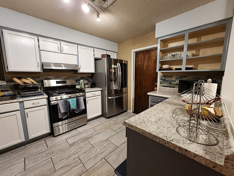 6121 Duchess Dr — Photo 4