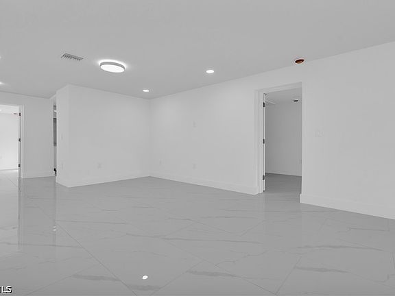 3rd image of 356 New York Dr