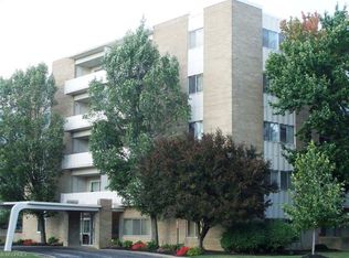 2089 Wooster Rd #17, Rocky River, OH 44116