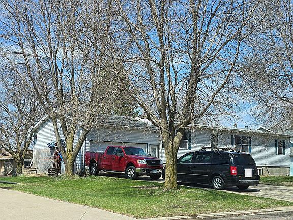 3rd image of 205 Oconnor St