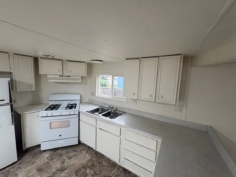595 Chickadee Dr — Photo 8