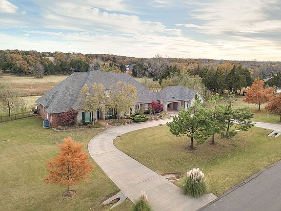 3rd image of 7400 Vista Springs Dr