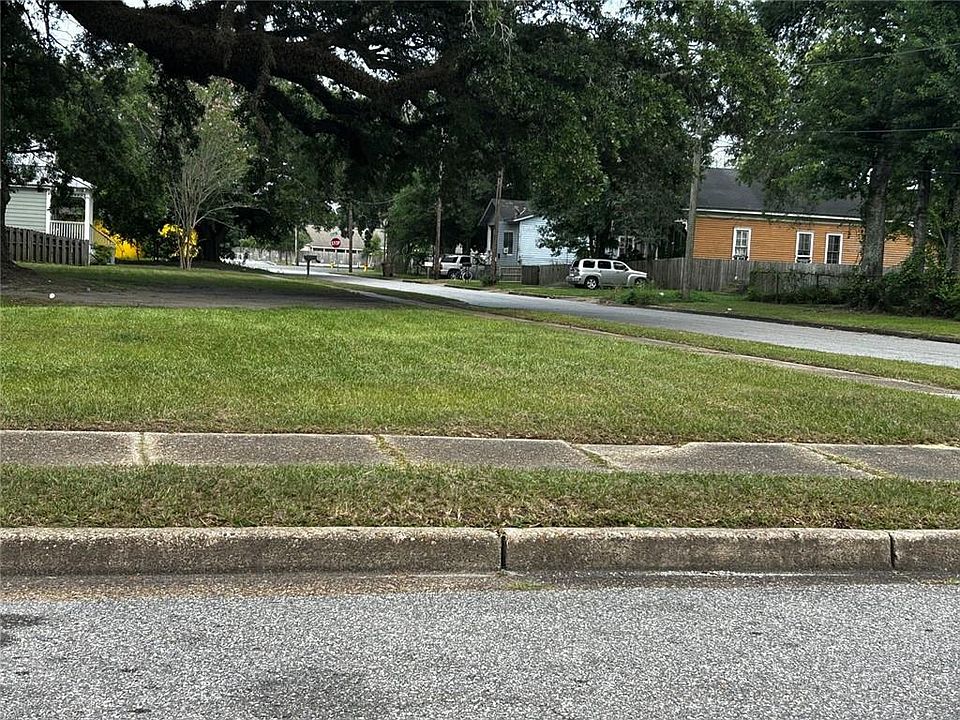 1st image of 515 Marine St