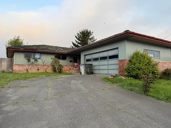 1008 Ivy Ln, Fortuna, CA 95540