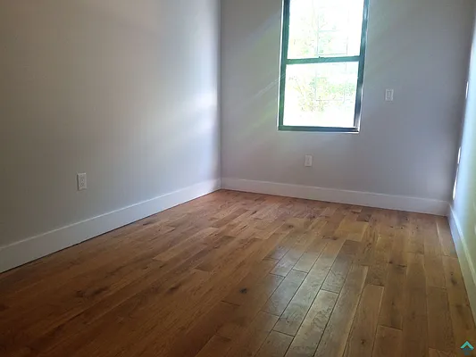 Rented by EXR | media 9