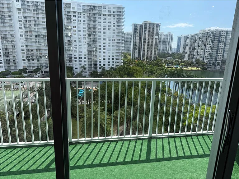 2801 NE 183rd St #912W — Photo 3