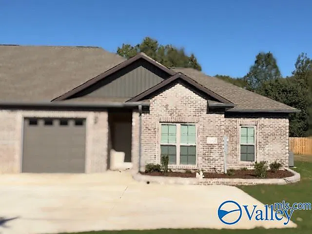 3 bed, 1500 sqft, $1,700 — Photo 2