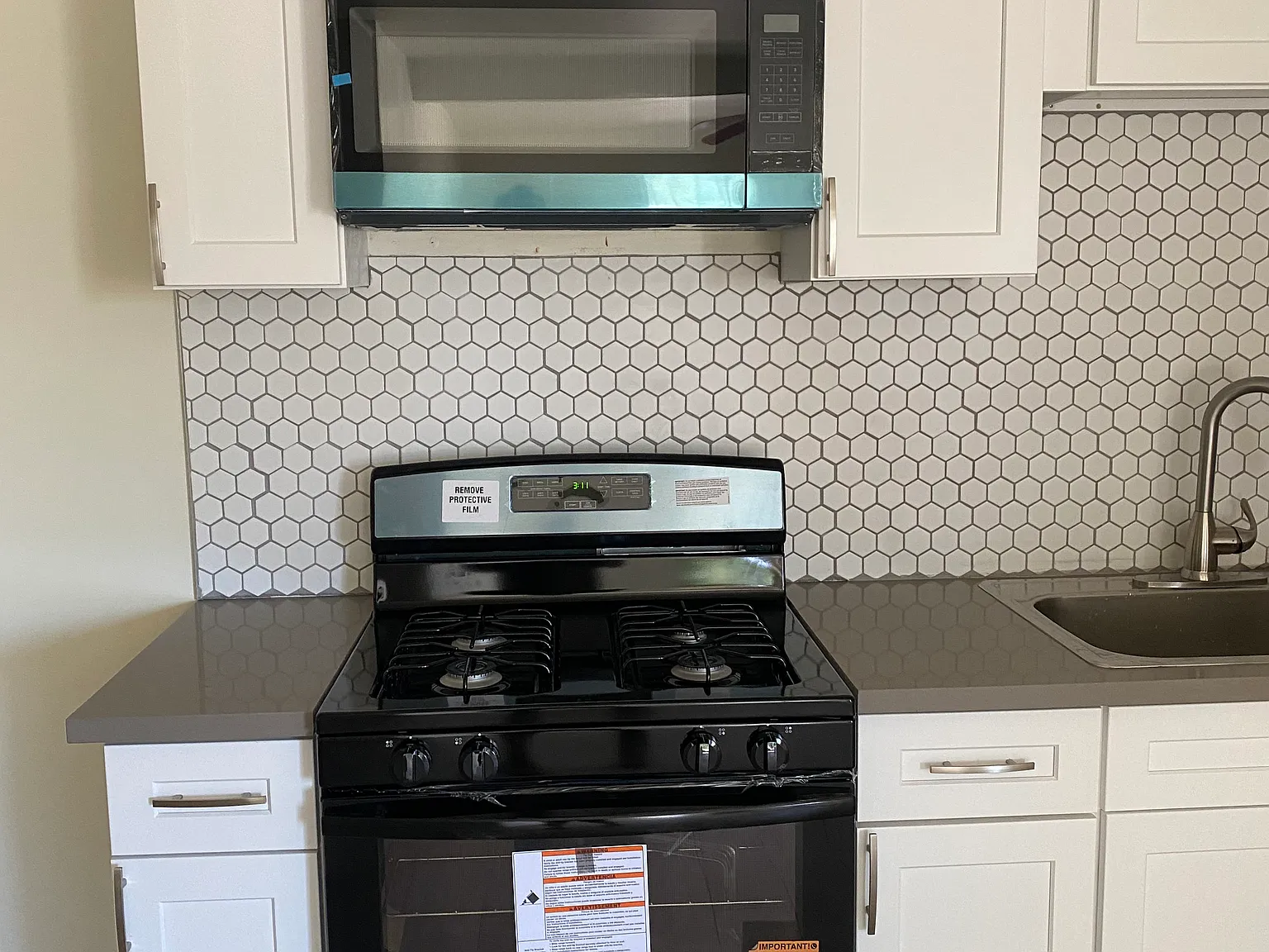 3 bed, 1100 sqft, $2,500 — Photo 2