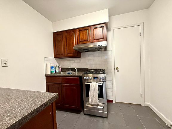4th image of 138 Eldridge St #2B
