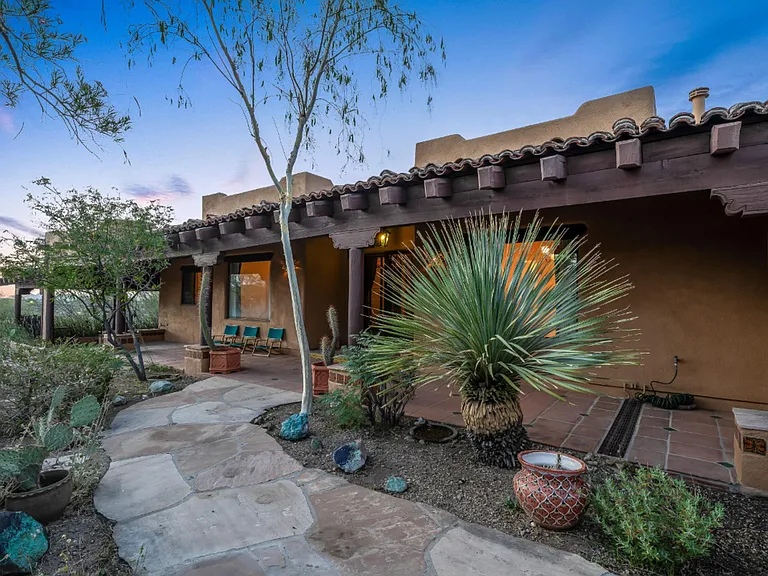 5480 W Sharpshooter Ct — Photo 1