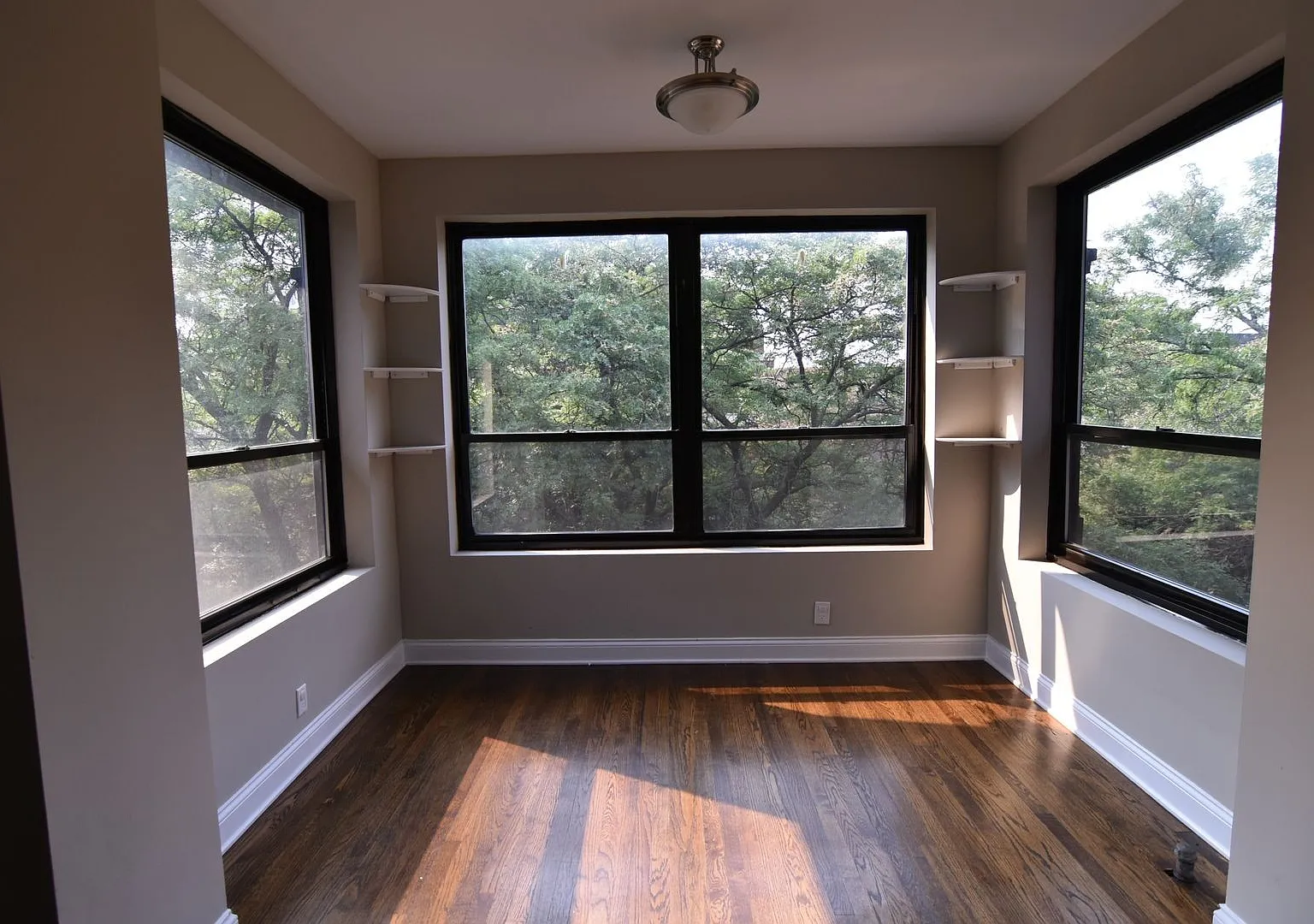 2 bed, 2.0 bath, 1000 sqft, $3,550 — Photo 2