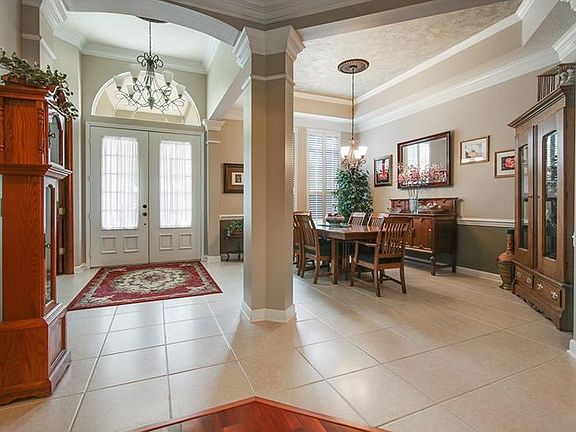4th image of 1056 Surreywood Ln