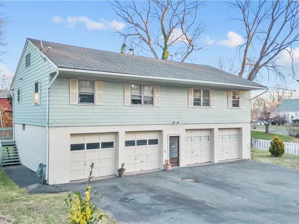 17 Woodlawn Avenue, Branford, CT 06405