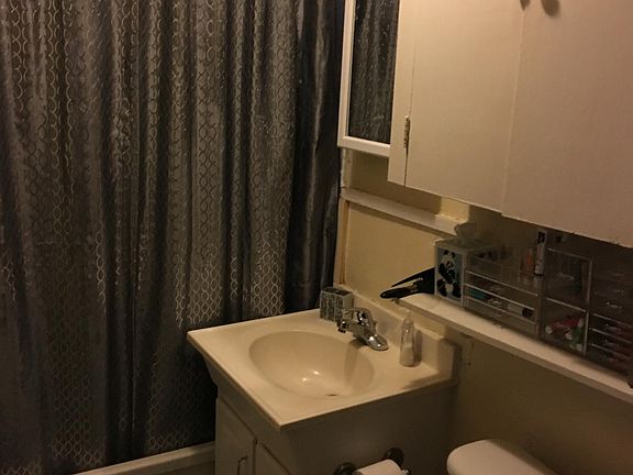 5th image of 913 Curtis Ave #100