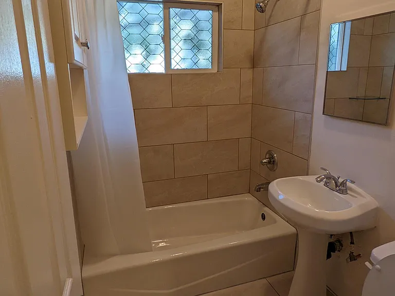 208 N La Peer Dr #7 — Photo 10