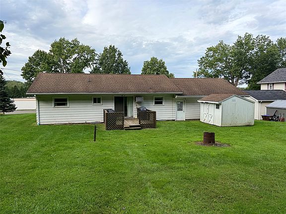 3rd image of 871 Thurston Rd