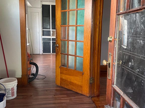 5th image of 257 Hewitt Ave