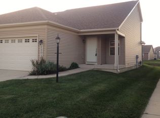 2201 S Stonebrooke Ct, Urbana, IL 61802