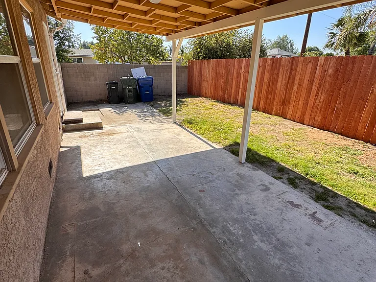 764 W Flora St — Photo 16