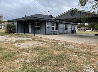 802 Commerce St E, Honey Grove, TX 75446