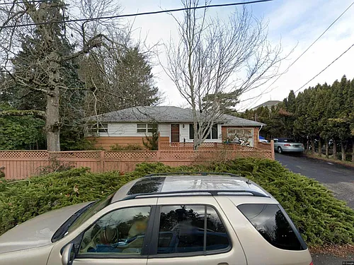 11855 NE Couch St Photo 1
