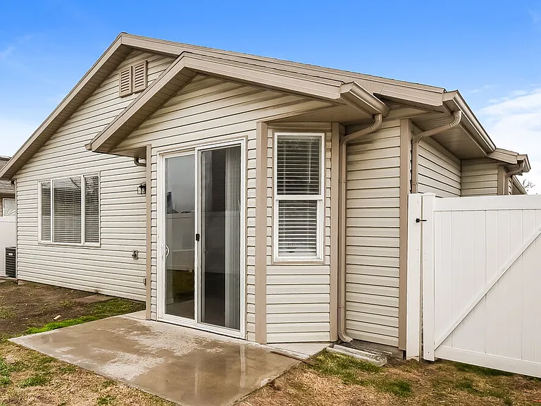 1040 York Dr — Photo 19